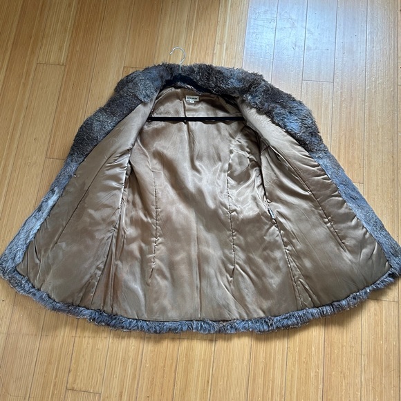 Luxurious Rabbit Fur Coat - Picture 2 of 6